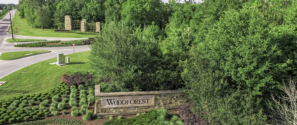 Lush Greenery at Woodforest Entrance