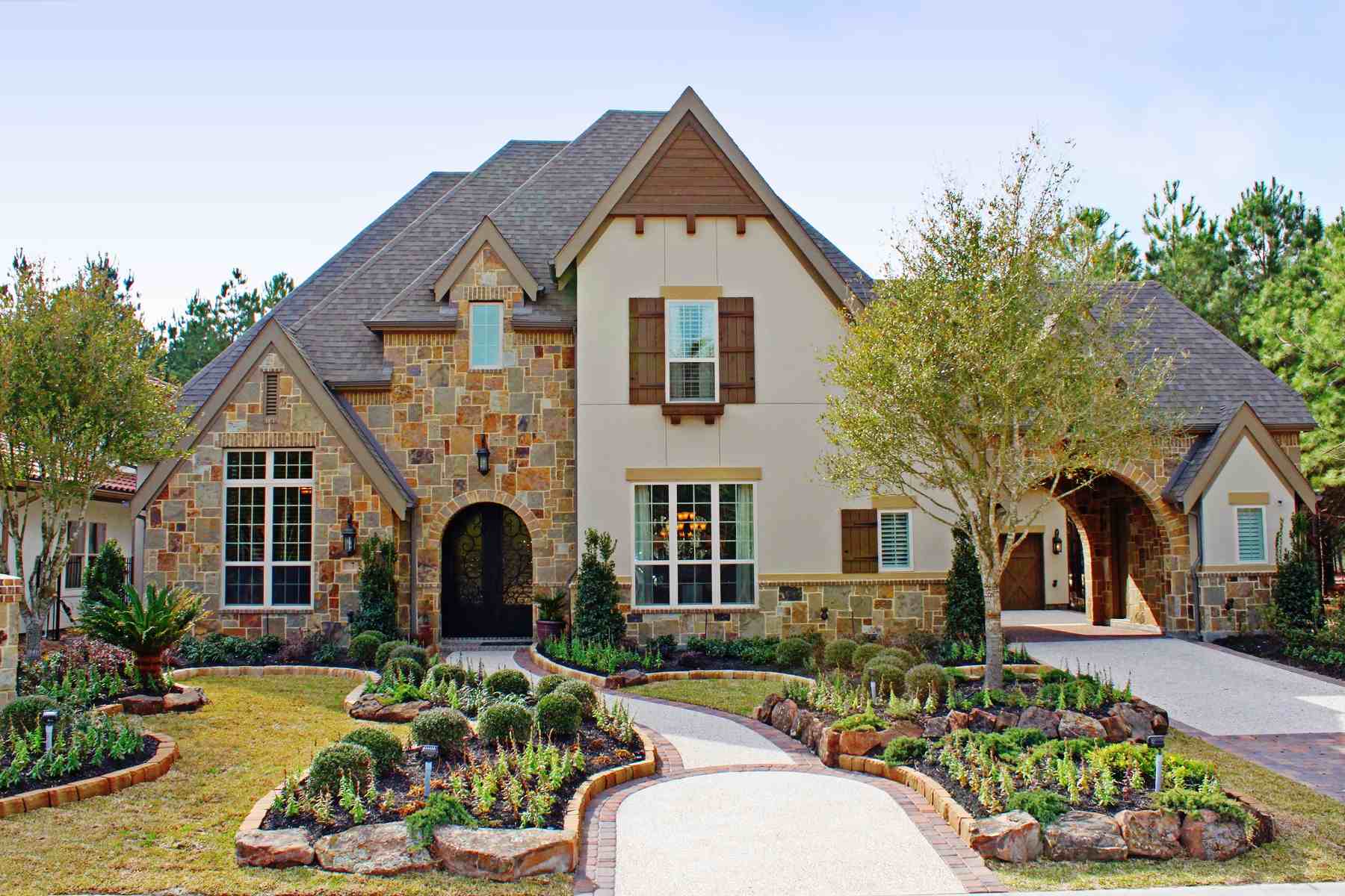 Builders Debut New Models in Busy Woodforest